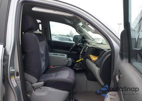 2011 Toyota Tundra Grade 4.6L V8 z USA, uszkodzony, nr VIN 5TFUM5F14BX024573